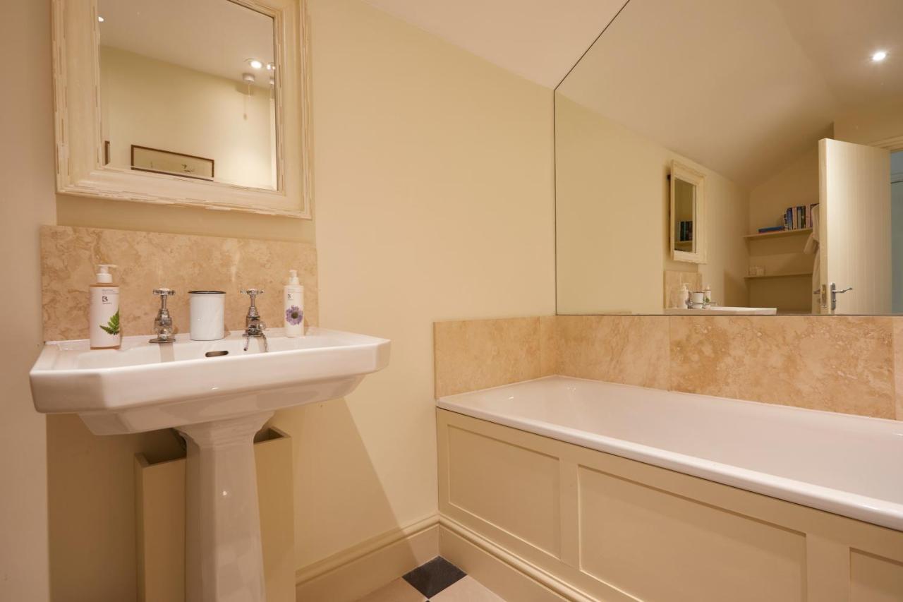 Hotel The Kingham Plough Esterno foto